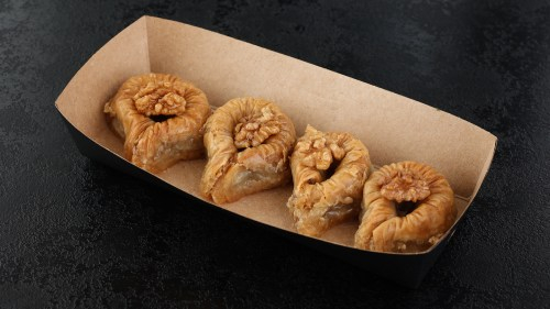 ბაქლავა კაკლით